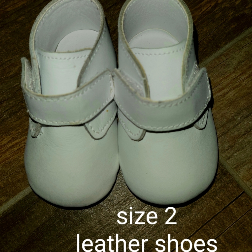 Leather walking shoes